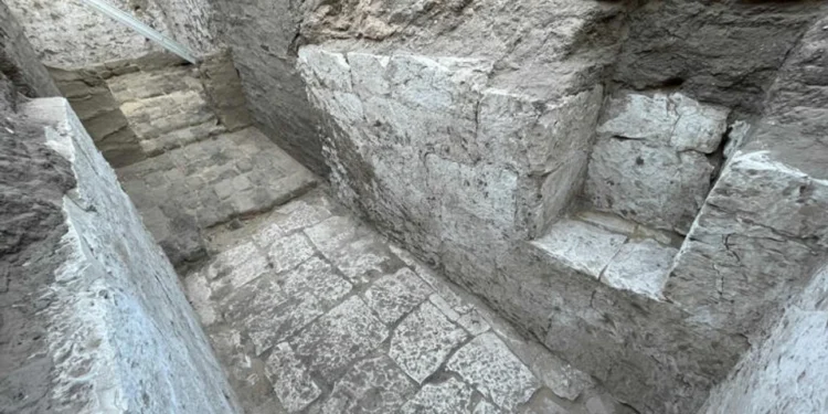 Descubrieron una tumba real de un monarca desconocido en el centro de Egipto