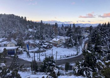 BARILOCHE: UN ESTUDIANTE FUE ARROJADO POR LA VENTANA DEL SEGUNDO PISO DEL HOTEL TRAS UNA PELEA