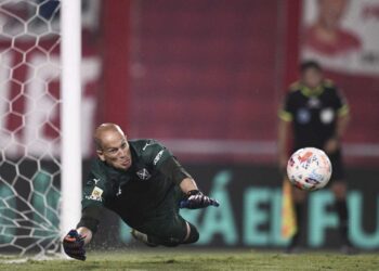 SOSA SALVÓ A INDEPENDIENTE: LE ATAJÓ UN PENAL SOBRE LA HORA A VILLA Y EL CLÁSICO CON BOCA TERMINÓ 1 A 1 EN AVELLANEDA