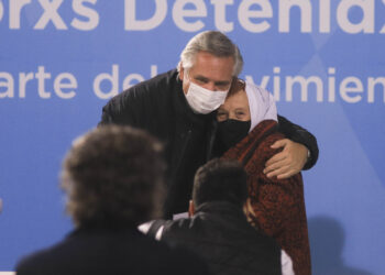 ALBERTO FERNÁNDEZ RESPONDIÓ A LA OPOSICIÓN POR LAS VACUNAS: «QUIEREN QUE LA COMPREN LOS QUE TENGAN PLATA»