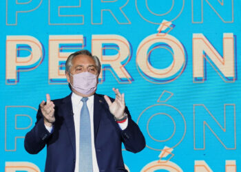 FERNÁNDEZ ASUMIÓ EL PJ NACIONAL CON PEDIDOS DE MANTENER LA UNDIAD Y CRÍTICAS CONTRA MACRI