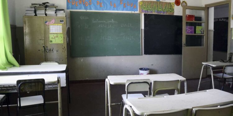 PARO DOCENTE: PIDEN SUSPENDER CLASES PRESENCIALES POR AUMENTO DE CONTAGIOS