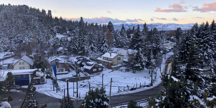 CINCO CHICOS TIRARON A OTRO POR LA VENTANA DE UN HOTEL EN UN VIAJE DE EGRESADOS: LOS IMPUTARON POR TENTATIVA DE HOMICIDIO