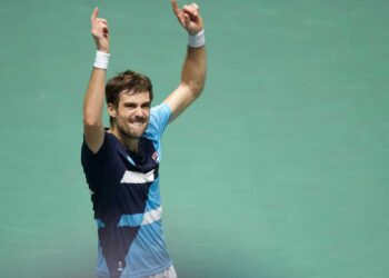 PELLA, DOS MESES DESPUÉS, VOLVIÓ A COMPETIR EN EL CIRCUITO ATP PERO PERDIÓ EN CAGLIARI, ITALIA