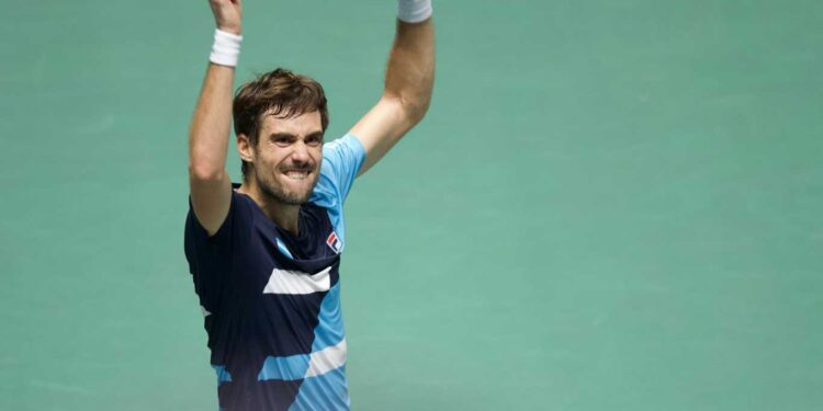 PELLA, DOS MESES DESPUÉS, VOLVIÓ A COMPETIR EN EL CIRCUITO ATP PERO PERDIÓ EN CAGLIARI, ITALIA