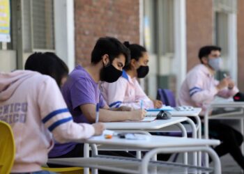 BIANCO AFIRMÓ QUE «SI ALGÚN COLEGIO DE LA PROVINCIA DECIDE NO ACATAR LAS MEDIDAS, SERÁ SANCIONADO»