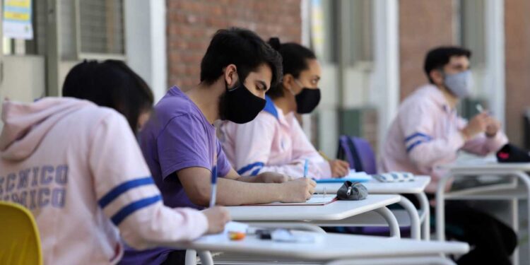 BIANCO AFIRMÓ QUE «SI ALGÚN COLEGIO DE LA PROVINCIA DECIDE NO ACATAR LAS MEDIDAS, SERÁ SANCIONADO»