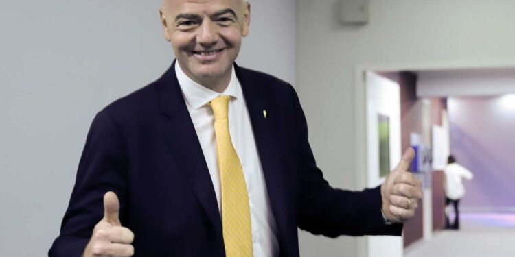 INFANTINO, PRESIDENTE DE LA FIFA, ADVIRTIÓ SOBRE «LAS CONSECUENCIAS» PARA LOS QUE JUEGUEN LA SUPERLIGA EUROPEA