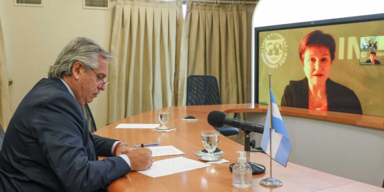 EL FMI MEJORÓ SU PROYECCIÓN DE CRECIMIENTO PARA LA ARGENTINA