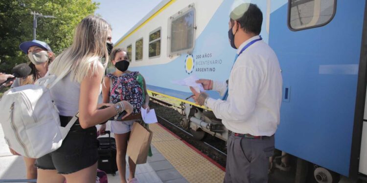 GREMIOS FERROVIARIOS, EN ESTADO DE ALERTA, CRITICAN NO ESTAR CONTEMPLADOS PARA SER VACUNADOS