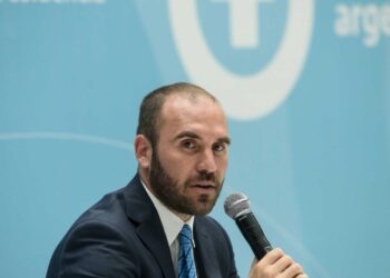GUZMÁN VIAJA EUROPA PARA SUMAR APOYO POR LA DEUDA CON EL FMI Y EL CLUB DE PARÍS