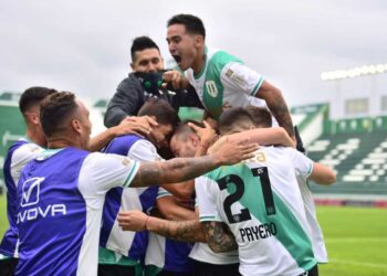 BANFIELD, EL EQUIPO MÁS AFECTADO POR BROTE DE CORONAVIRUS, VISITA AL NECESITADO CENTRAL EN ROSARIO