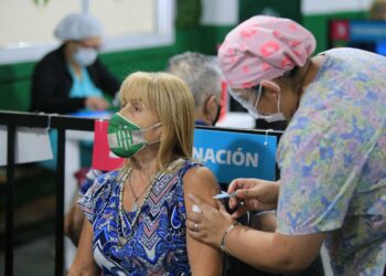 CAFIERO: «TENEMOS 65 MILLONES DE VACUNAS COMPRADAS, PERO HAY DIFICULTADES A NIVEL MUNDIAL»