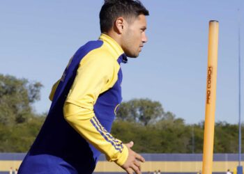 RUSSO PIERDE A MAURO ZÁRATE POR DESGARRO Y NO LLEVARÍA A TEVEZ A LA PAZ PARA EL DEBUT DE BOCA EN LA LIBERTADORES