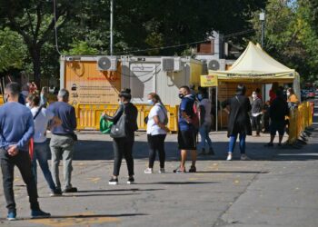 ALERTAN SOBRE LA POSIBILIDAD DE QUE SE DUPLIQUEN LOS CASOS Y LA SEMANA QUE VIENE HAYA 54 MIL CONTAGIOS DIARIOS
