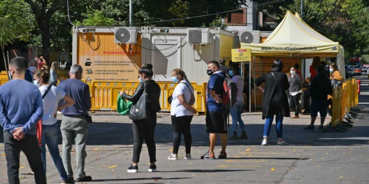 ALERTAN SOBRE LA POSIBILIDAD DE QUE SE DUPLIQUEN LOS CASOS Y LA SEMANA QUE VIENE HAYA 54 MIL CONTAGIOS DIARIOS