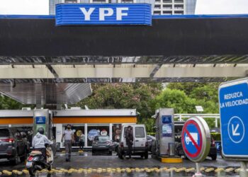 MÁS PRESIÓN INFLACIONARIA: YPF AUMENTA 6% LOS COMBUSTIBLES DESDE MAÑANA EN TODO EL PAÍS