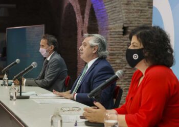 FERNÁNDEZ LANZÓ CRÉDITOS PARA REFACCIÓN Y CONSTRUCCIÓN Y PROMETIÓ UNA «SOLUCIÓN» PARA LOS ENDEUDADOS EN UVA