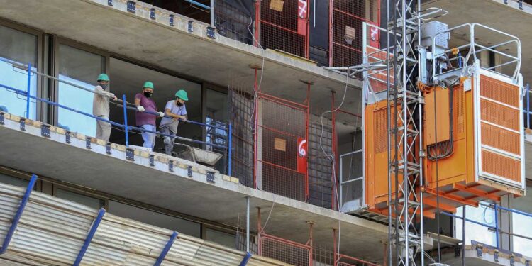 A PESAR DE LA PANDEMIA, EL EMPLEO EN LA CONSTRUCCIÓN CRECIÓ 3,4% EN FEBRERO RESPECTO DE ENERO