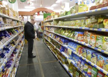 EL CONSUMO MASIVO CONTINUARÁ EN BAJA EN LOS PRÓXIMOS MESES, SEGÚN UN INFORME PRIVADO