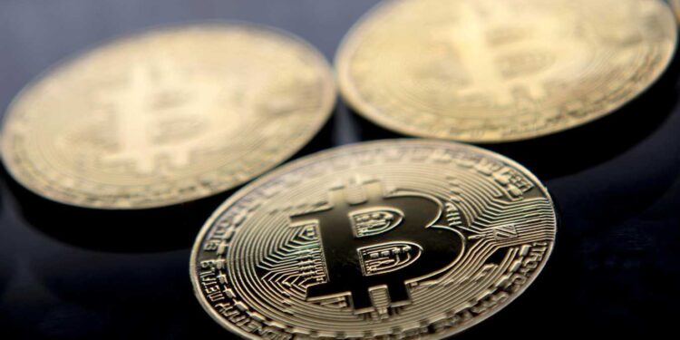EL BITCOIN CAE POR DEBAJO DE LOS US$ 32.000 Y PIERDE 50% DESDE SU MÁXIMO DEL AÑO