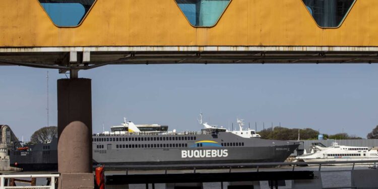 EL CIERRE DE FRONTERAS Y LA SUSPENSIÓN DE VUELOS DESDE PAÍSES DE ALTO RIESGO SE EXTENDIÓ HASTA EL 11 DE JUNIO