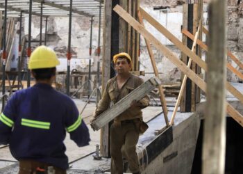 SECTORES DE LA CONSTRUCCIÓN ASEGURAN QUE EN LAS OBRAS MÁS GRANDES ES DONDE HAY MENOS CONTAGIOS DE COVID