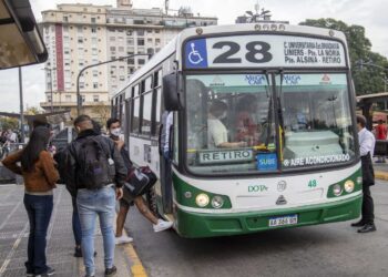 LA CIUDAD REFUERZA EL CONTROL EN EL TRANSPORTE PÚBLICO PARA GARANTIZAR QUE SEA USADO SOLO POR ESENCIALES