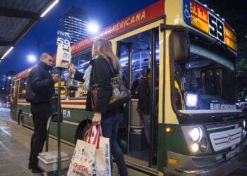 DESDE ESTA NOCHE NO CIRCULARÁN LOS COLECTIVOS EN EL AMBA ENTRE LAS 21:00 Y LAS 6:00