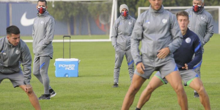 LA DURA ESTADÍSTICA DE LOS ÚLTIMOS OCHO ENTRENADORES DE SAN LORENZO: PROMEDIARON 25 PARTIDOS DIRIGIDOS