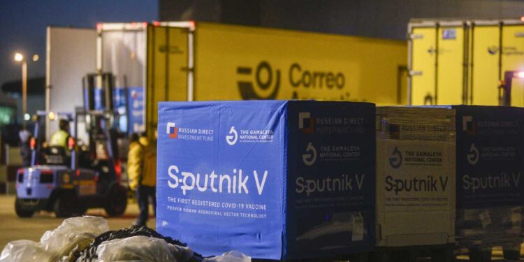 ARRIBÓ UN VUELO CON 500 MIL DOSIS DE SPUTNIK V