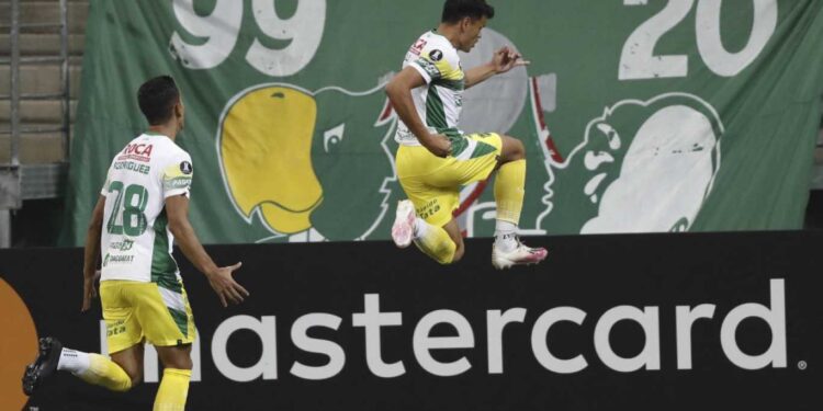 DEFENSA CONSIGUIÓ UN TREMENDO TRIUNFO SOBRE PALMEIRAS 4 A 3 Y CLASIFICÓ A OCTAVOS DE FINAL