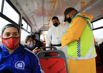 EL CONFINAMIENTO ESTRICTO COMENZÓ CON CONTROLES LIMITADOS POR LA LLUVIA EN EL AMBA