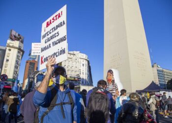 MARCHAS CONTRA LAS RESTRICCIONES EN DISTINTOS PUNTOS DEL PAÍS: HUBO INCIDENTES CON DETENIDOS EN ROSARIO