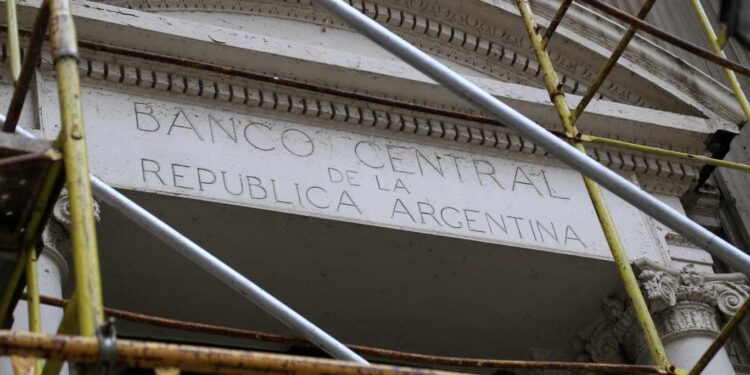 EL BANCO CENTRAL PRORROGÓ POR 6 MESES RESTRICCIONES A EMPRESAS PARA ACCEDER AL MERCADO CAMBIARIO