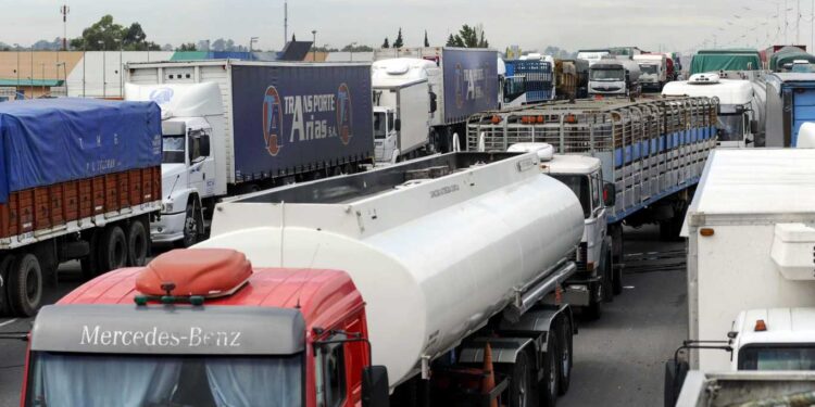 ANUNCIARON UN CESE DE ACTIVIDADES DEL TRANSPORTE DE CARGAS EL 6 DE MAYO EN PROTESTA POR LA RESTITUCIÓN DE GANANCIAS