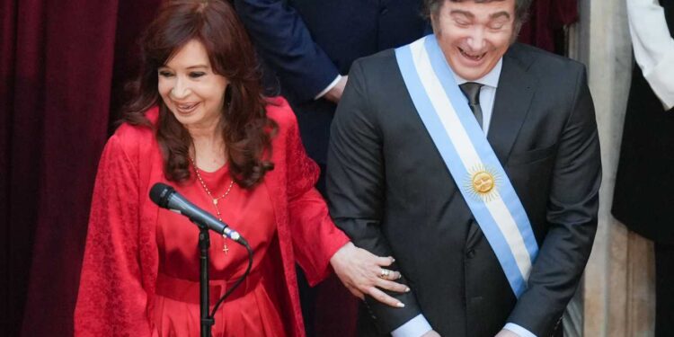 LEY ÓMNIBUS: CRISTINA KIRCHNER CRITICÓ QUE EL EJECUTIVO NO PUEDA REVISAR CONTRATOS DOLARIZADOS CON EMPRESAS ENERGÉTICAS