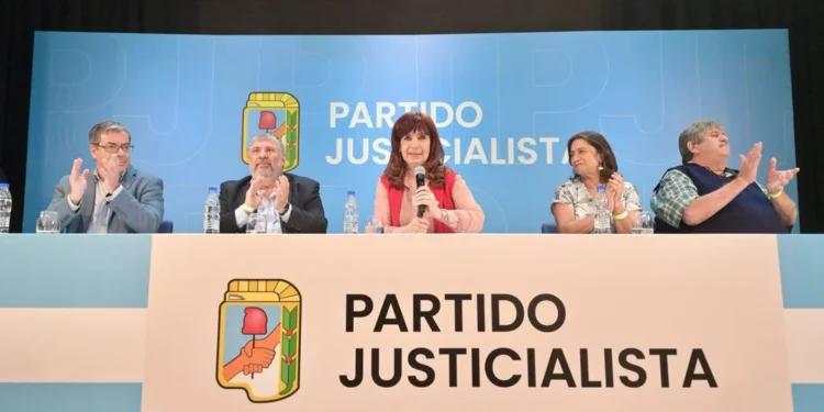 Sin Cristina Kirchner y con Axel Kicillof en duda, el PJ se reúne este martes en un congreso virtual
