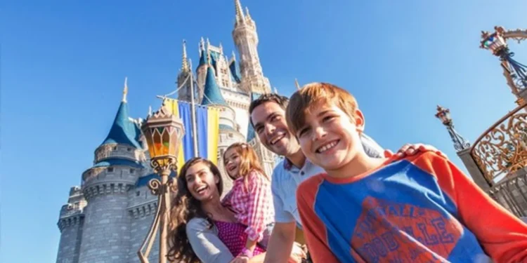 El dólar barato de Javier Milei y Luis Caputo sale del colchón para ir a Disney: requisitos para la visa