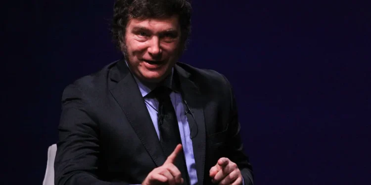 Milei habló de «flexibilizar normas» para que «nadie los persiga por utilizar los dólares del colchón»