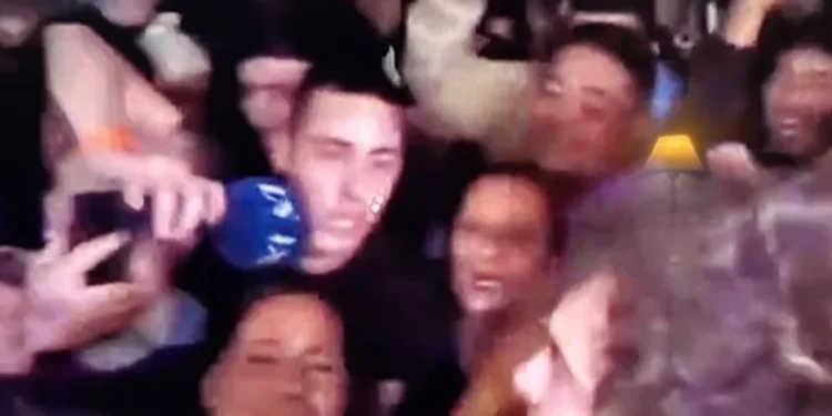 Militantes libertarios le robaron el celular a un periodista en plena cobertura