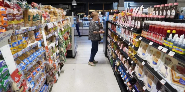 El consumo argentino empieza a reacomodarse, pero aún lejos de los niveles de 2023