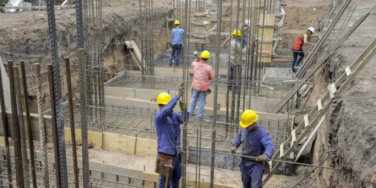 El empleo privado de Milei en números: un monotributista ganado por cada dos puestos formales perdidos