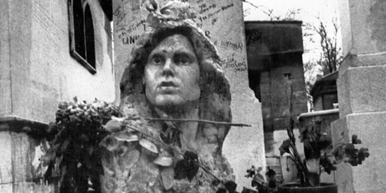 Encontraron el busto de Jim Morrison robado de su tumba hace 37 años