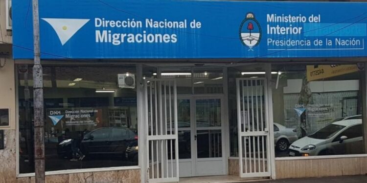 El Gobierno modificó la ley que regula la política migratoria