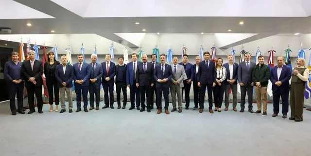 Guillermo Francos recibe a un grupo de gobernadores que reclaman por la caída de la recaudación