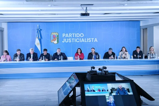 Tras la domiciliaria para Cristina Kirchner, el PJ rechaza la “proscripción” con un acto en Plaza de Mayo