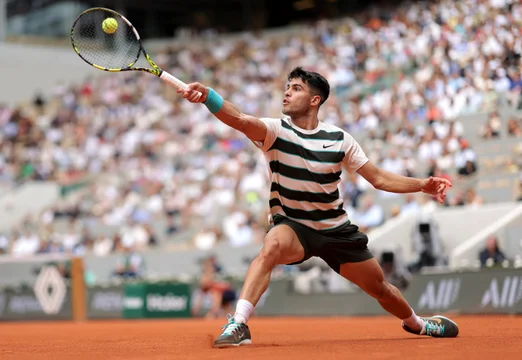 Alcaraz, que defiende la corona, quiere meterse en las semifinales de Roland Garros