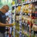 Crece el consumo por tercer mes consecutivo, sostenido por comercios de cercanía