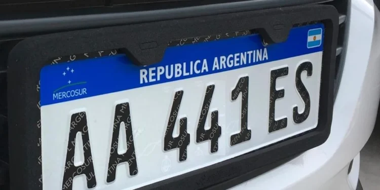 Faltan patentes en todo el país y desde la oposición exigen respuestas: «Es inadmisible»